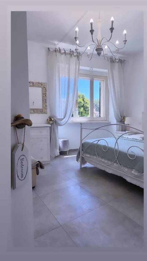 Photo of the whole room, Bedroom, air conditioner