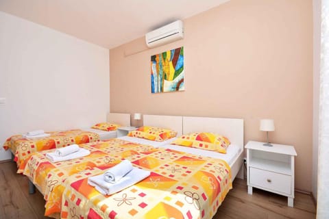 Bedroom, air conditioner