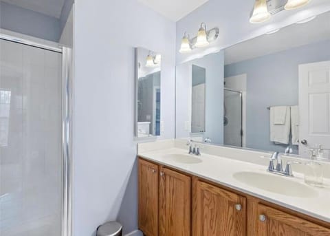 Charming Townhome Oasis Condo in Richmond