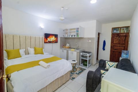 Studio Airbnb Apartment, in Bamburi Mwembeni, Mombasa Bed and Breakfast in Mombasa