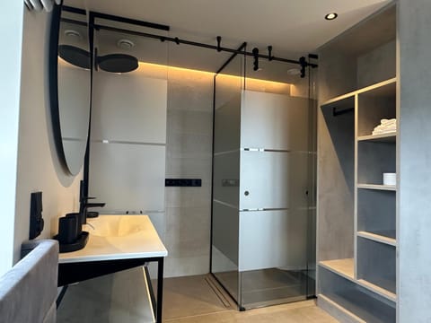 Shower, Bathroom, wardrobe