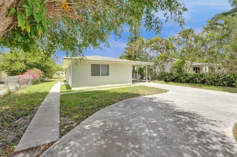 Walk to everything in Delray Beach Apartment in Delray Beach