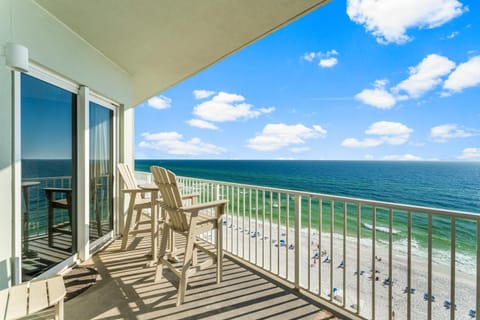 Stunning Gulf Front 3BD Condo! with Beach Chair Service for 4! presented by Dolce Vita Getaways PCB! Apartment in Long Beach