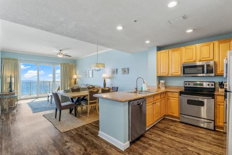 Stunning Gulf Front 3BD Condo! with Beach Chair Service for 4! presented by Dolce Vita Getaways PCB! Apartment in Long Beach