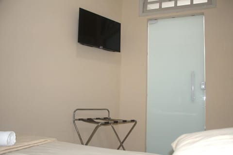 Bed, TV and multimedia, Bedroom