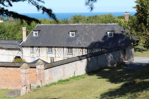 Property building, Day, Natural landscape, Landmark view, Sea view