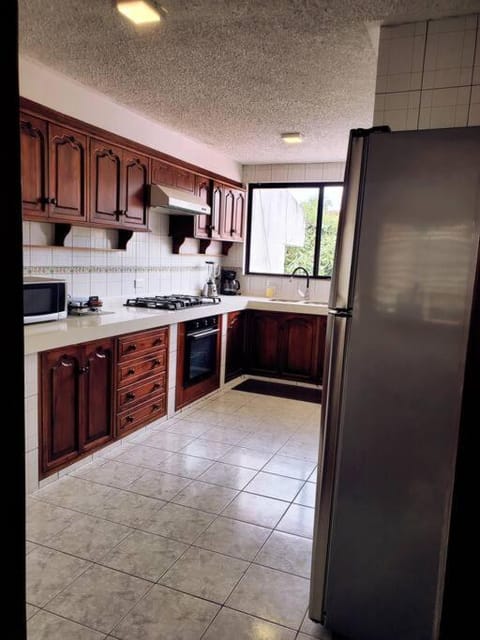 Kitchen or kitchenette, minibar, pet friendly, stove