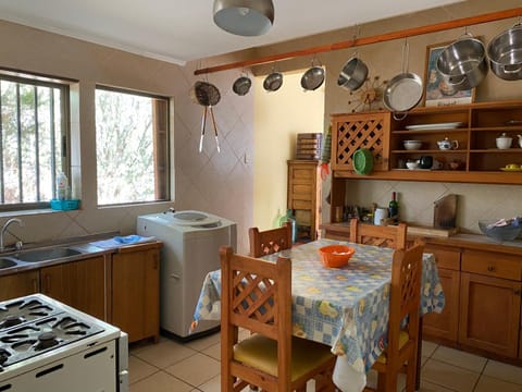 Kitchen or kitchenette, minibar, pet friendly, stove