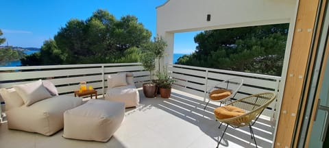 Patio, Day, Natural landscape, View (from property/room), Balcony/Terrace, Seating area, City view, City view, Landmark view, Sea view, Sea view, internet, sunbed