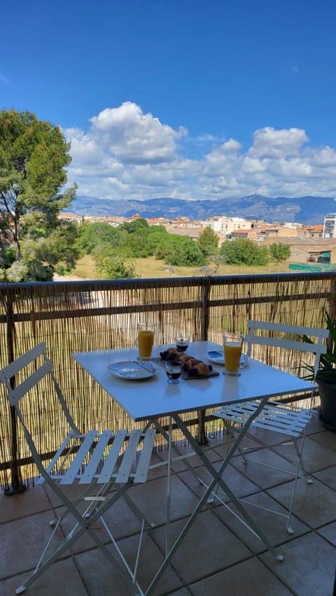 Natural landscape, View (from property/room), Balcony/Terrace, Dining area, Mountain view