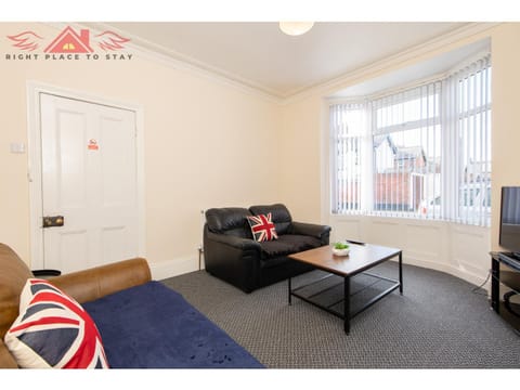 Darlington 2BR House near Town Centre - sleep 6 perfect for Contractors Apartment in Darlington