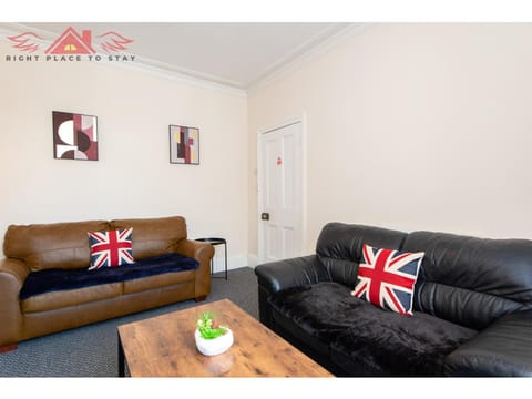 Darlington 2BR House near Town Centre - sleep 6 perfect for Contractors Apartment in Darlington