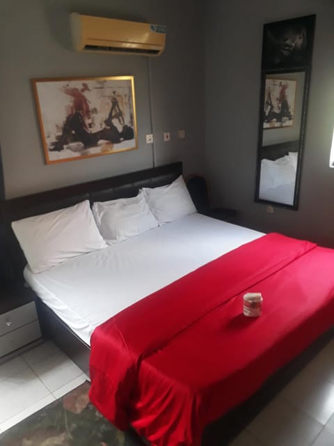 OD-V!CK'S BUDGET ROOMS, 24HR POWER, SECURITY, DSTV Bed and Breakfast in Abuja