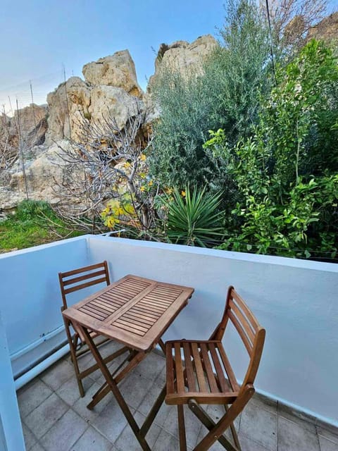 Natural landscape, Balcony/Terrace, Seating area, Mountain view