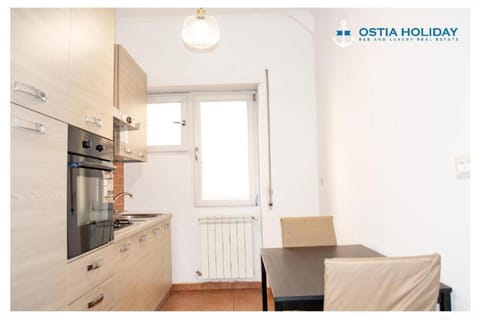 Kitchen or kitchenette, Dining area, oven, stove