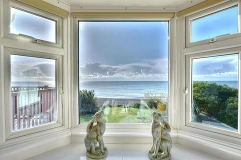 Cooden Beach Corner - awesome views! House in Bexhill