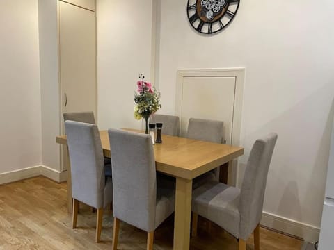 Home comfort 4 mins from Gatwick! Apartment in Horley