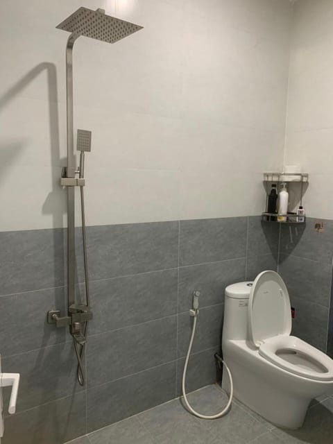 Shower, Toilet