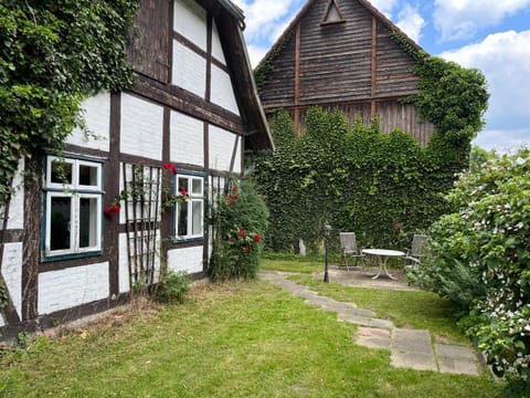 Property building, Day, Garden, Garden view