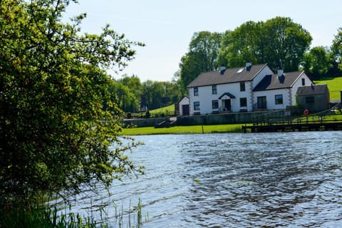 Corrigans Shore House Bed and Breakfast in Leitrim, Co. Leitrim, Ireland