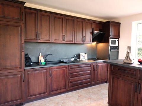 Kitchen or kitchenette, Kitchen or kitchenette