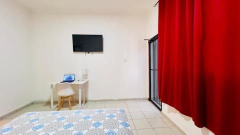 Bed, TV and multimedia, Bedroom