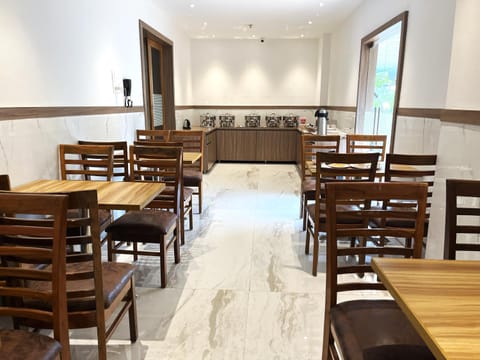 Restaurant/places to eat, Banquet/Function facilities, Seating area