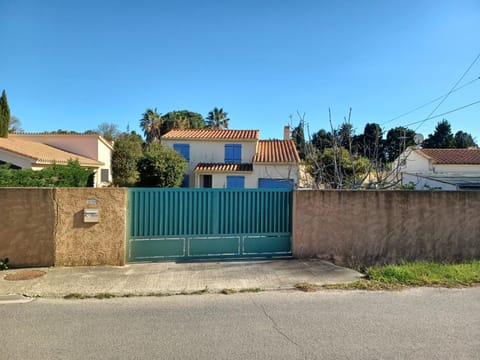 Maison indépendante pour des vacances en famille proche de la mer et de la montagne Villa in Perpignan