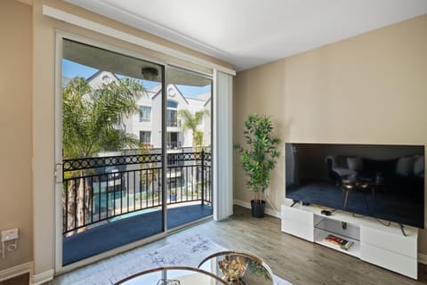 Venice Marina Pool and Spa Luxury Condo Apartment in Marina del Rey