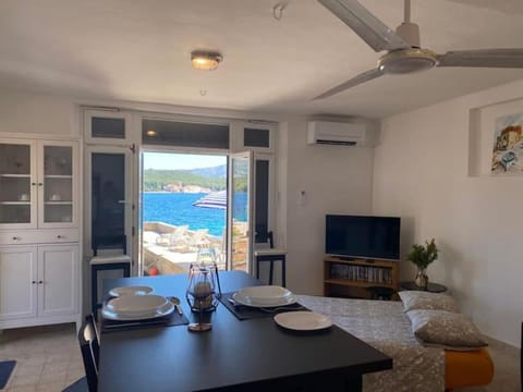 Seafront Studio Apartment Laura Condo in Korčula
