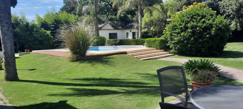 HERMOSA CASA EN BARRIO CERRADO, A 30 KM DE LA CIUDAD DE BUENOS AIRES Y 10 KM. DEL AEROPUERTO INTERNACIONAL DE EZEIZA House in Ezeiza