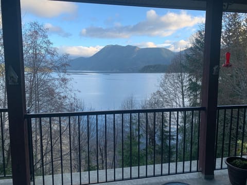 Shoreside Private room Vacation rental in Sechelt