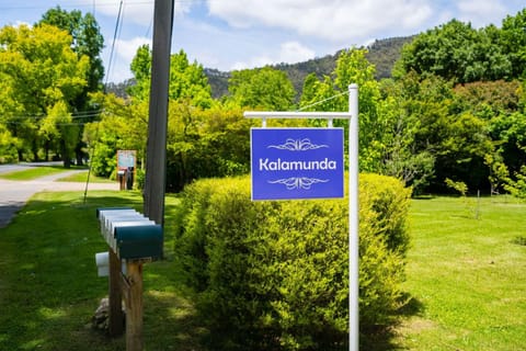 Kalamunda 6 - On the Rail Trail House in Porepunkah