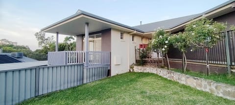 Canberra Panoramic Views Spacious House by Waterfall House in Queanbeyan