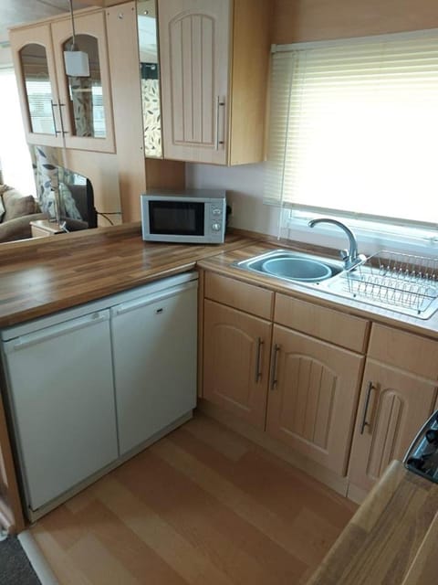 PALM GROVE PG33 3 BED DELUXE CARAVAN GOLDEN PALM Campground/ 
RV Resort in Chapel Saint Leonards