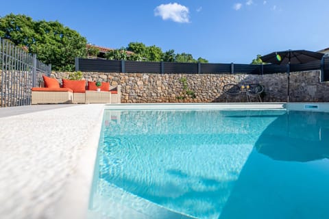 Day, Seating area, Pool view, Swimming pool, sunbed