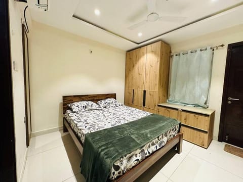 Luxury Modern 3BHK flat Self Check-in Free parking Condominio in Hyderabad