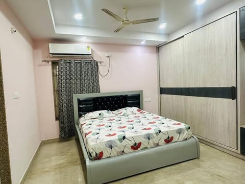 Stylish Duplex Lake View 3Bhk flat with Terrace Condo in Hyderabad