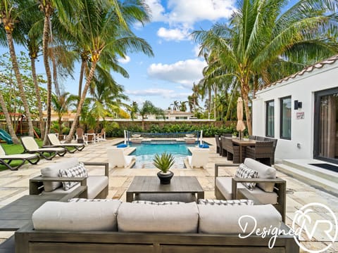 Aqua Haven- Stylish Getaway with Pool and Jacuzzi House in Hollywood Beach