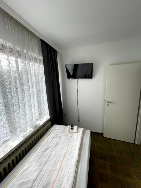 Bed, TV and multimedia, Evening entertainment, Bedroom, wardrobe