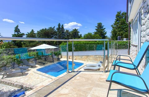 Garden, Balcony/Terrace, Seating area, Pool view, Swimming pool, sunbed