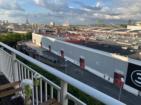 Rooftop Eiffel tower view Alojamiento y desayuno in Vanves