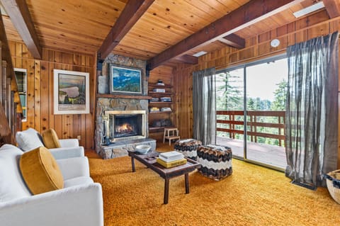 Balcony/Terrace, Living room, Seating area, Mountain view, flat iron