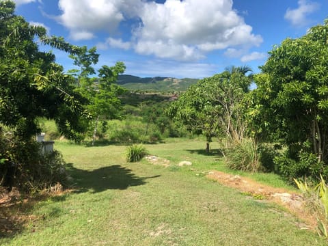 Rustic home on large land of fruit trees- 15 Minutes to English Harbour Haus in Antigua and Barbuda