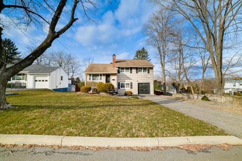 New York Abode 2 Mi to Binghamton University! House in Binghamton