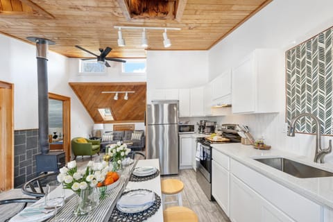 Dining area, kitchen