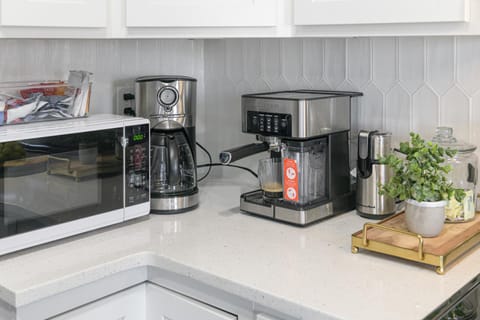 Coffee/tea facilities, minibar