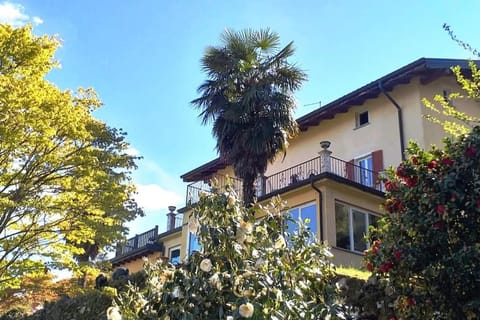 La Mulattiera - vista lago House in Baveno