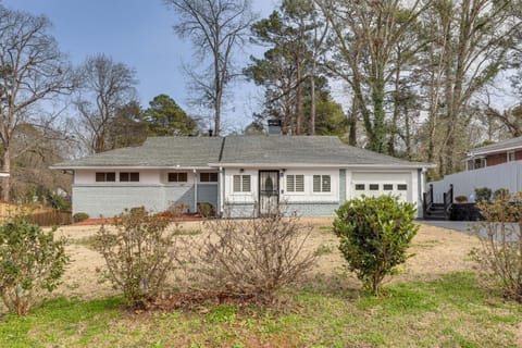 Stylish Decatur Home 10 Mi to Downtown Atlanta! Haus in Candler-McAfee
