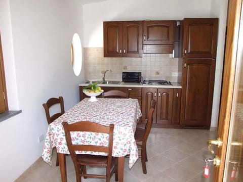 Property building, Kitchen or kitchenette, Dining area